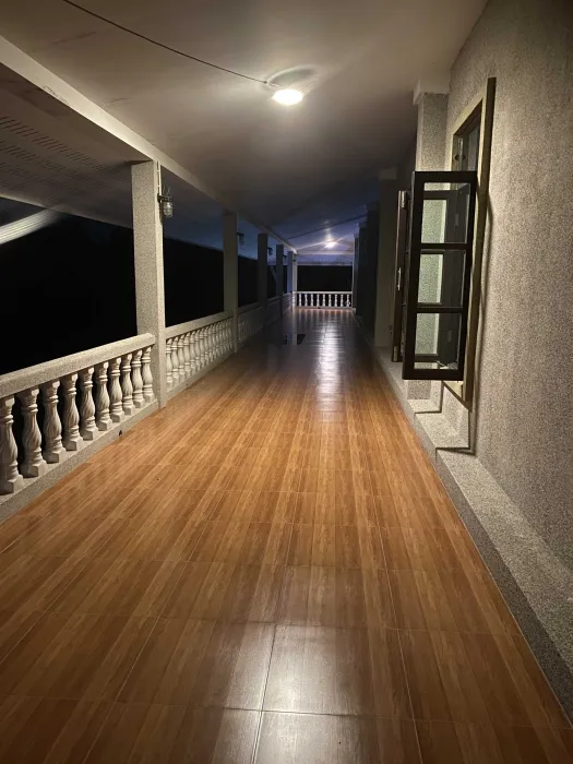 ภาพถ่ายจริงไฟเพดานทางเดินอาคารพาณิชย์