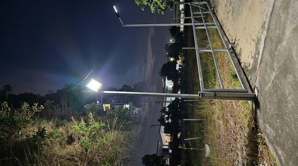 ภาพถ่ายจริงไฟส่องสว่างถนนแนวรั้วรักษาความปลอดภัย