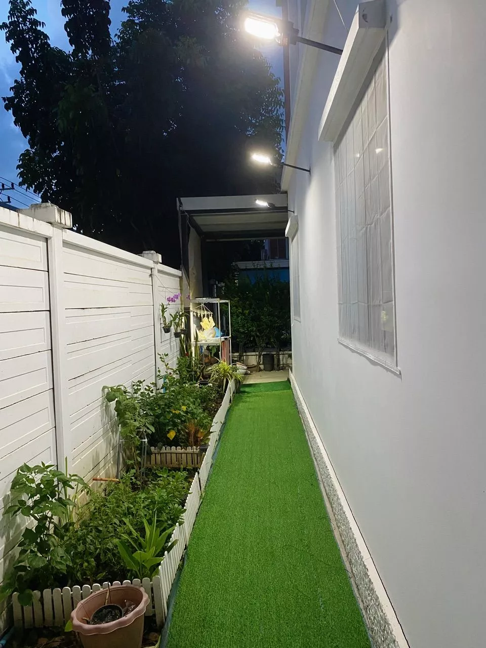 โคมไฟถนนติดผนังแบบก้านยื่นปรับทิศทางได้