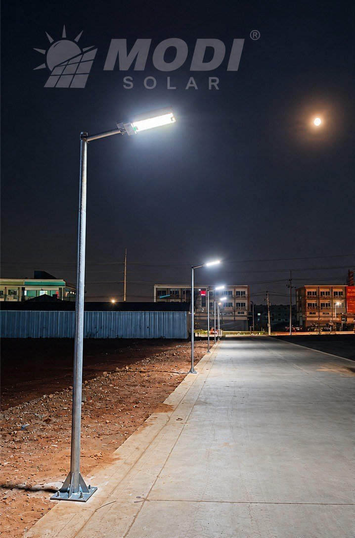 ภาพถ่ายจริงแนวเสาไฟถนนโซล่าร์เซลล์ MD-SLT99-360-W ตลอดถนนโครงการ